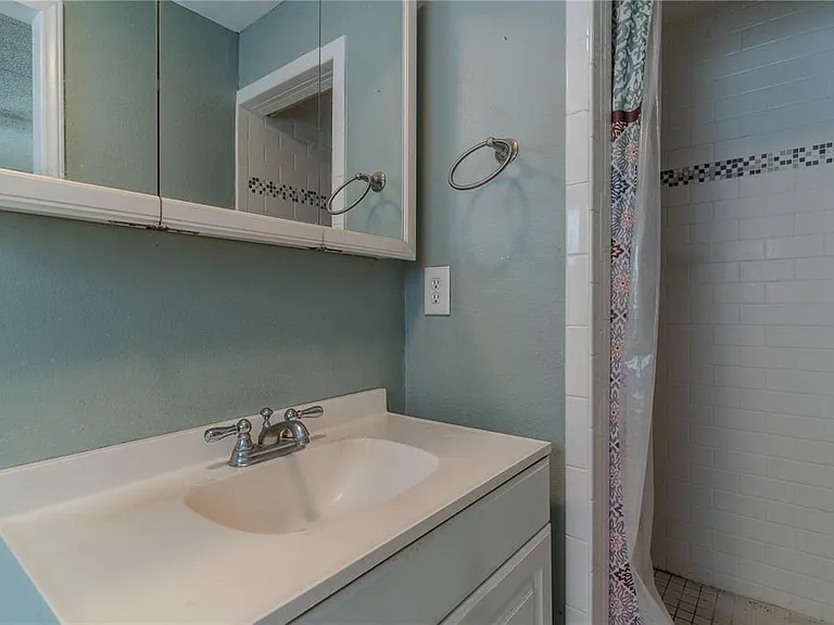 542 Longfellow Blvd #4 — Photo 5