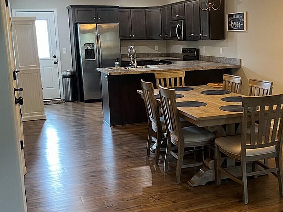 4th image of 1014 Hadley Dr