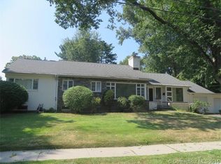 55 Foxcroft Rd, West Hartford, CT 06119