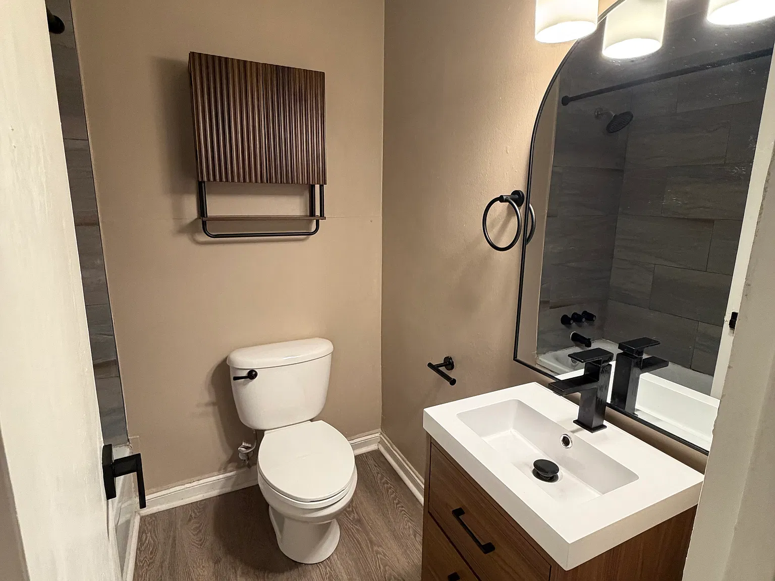 2 bed, 700 sqft, $1,600 — Photo 2