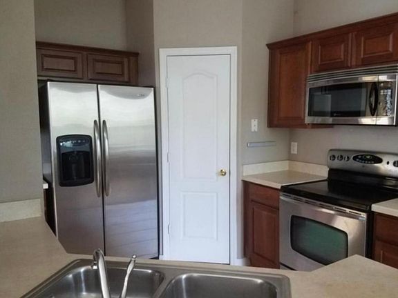 2nd image of 3131 San Jacinto Cir