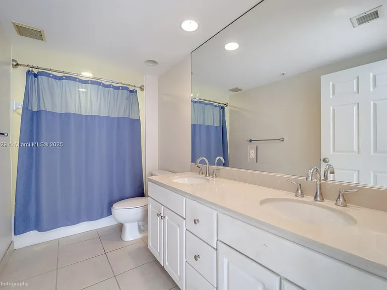 2000 N Bayshore Dr — Photo 8