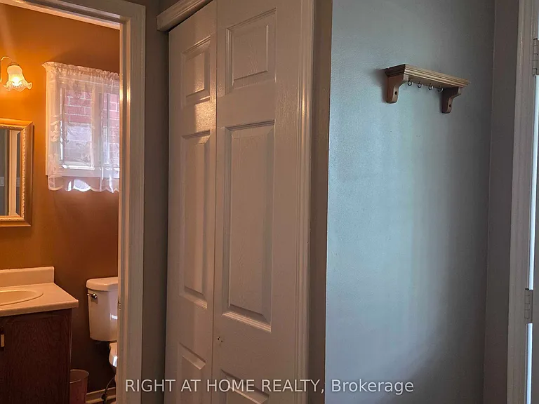 129 Heydon Ave — Photo 12