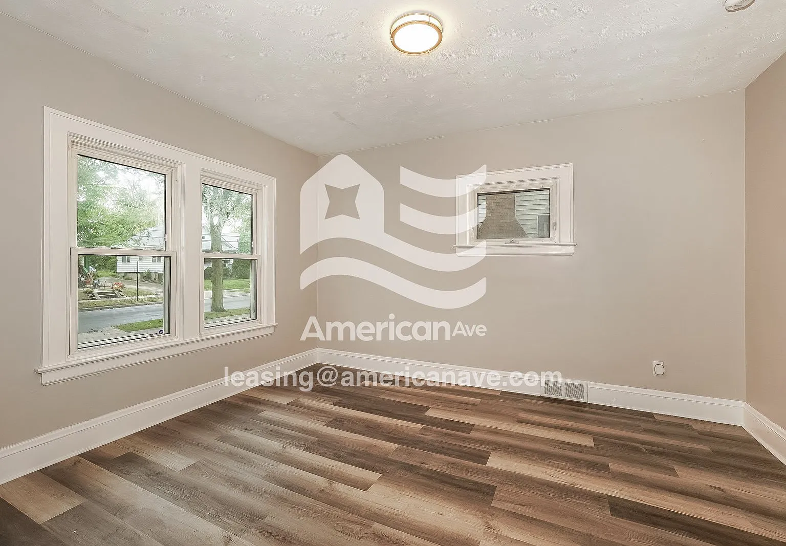 3 bed, 1.0 bath, 1245 sqft, $1,097 — Photo 2
