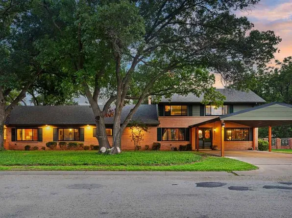 1105 W Bloodworth St, Olney, TX 76374