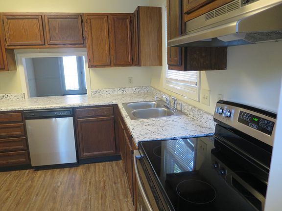 3rd image of 452 Eagle Brook Dr #1