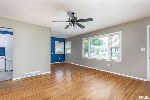 3rd image of 1815 Cody St