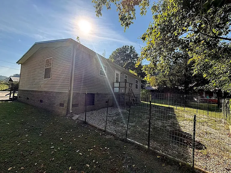 66 Haywood Ln — Photo 8