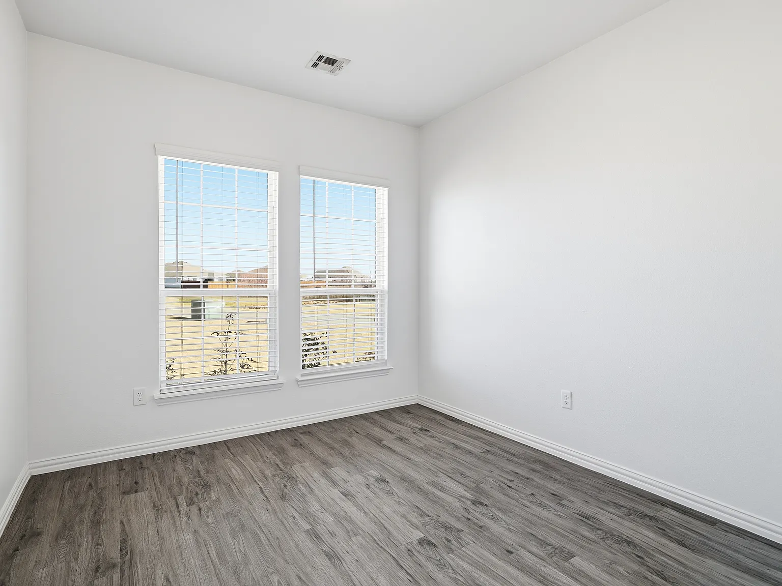 1474 Lakebrook Dr — Photo 3