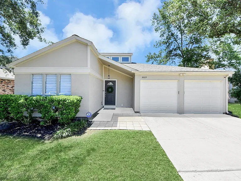 18019 Autumn Hills Dr — Photo 4