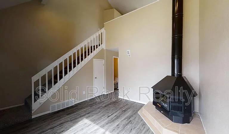 2028 Erin Loop — Photo 6