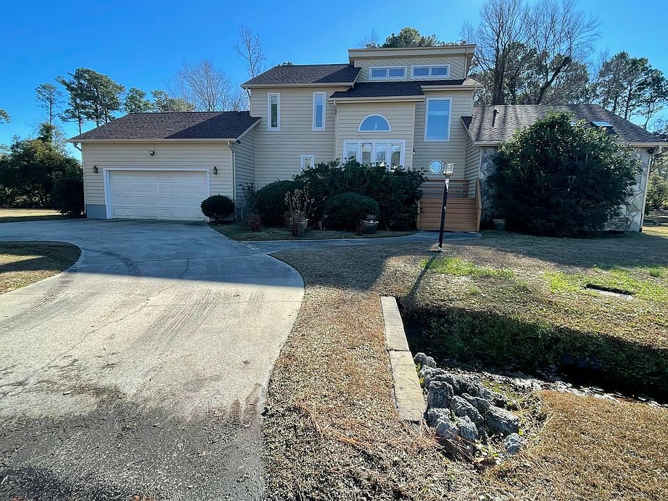 Enjoy golf course views and a large cul-de-sac lot.