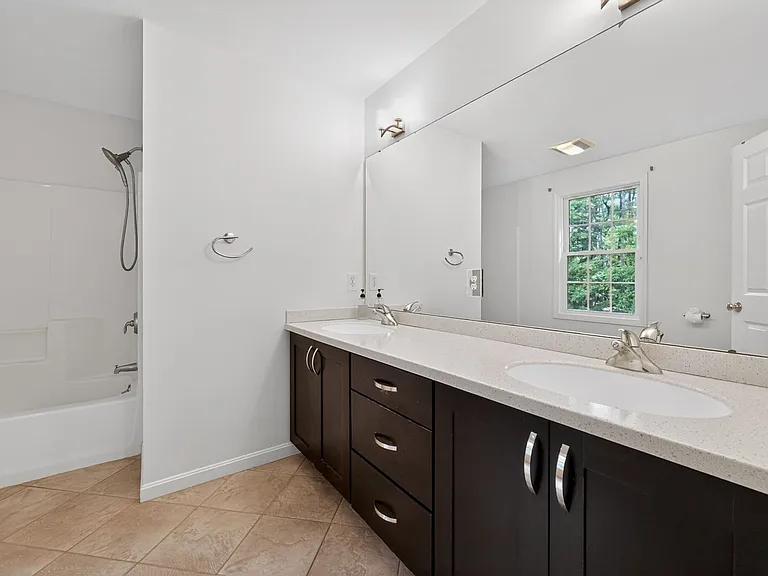 6 Whitman Ln — Photo 19