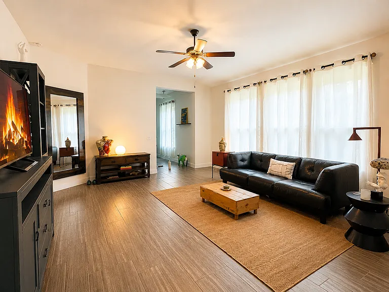 1800 Baron Dr — Photo 8