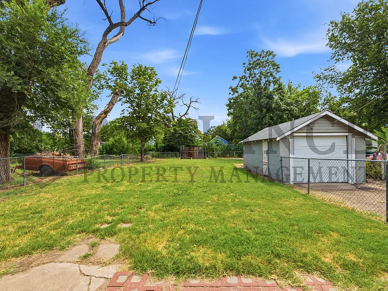 1836 S Gold St — Photo 5