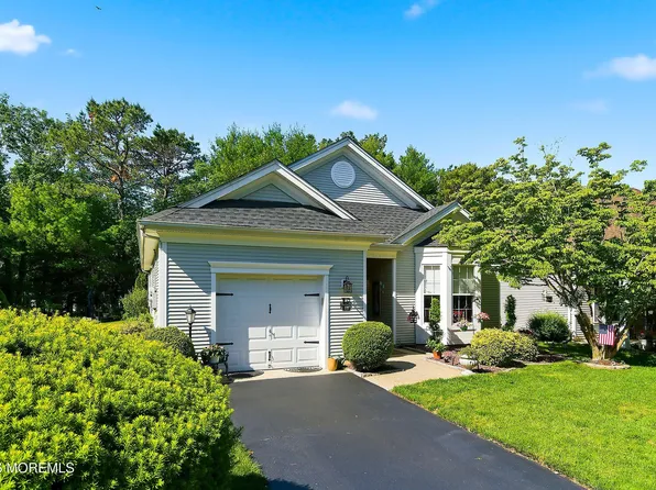 4 April Springs Court, Lakewood, NJ 08701