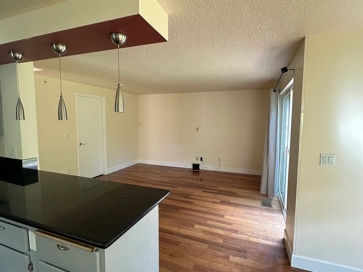 3 bed, 1661 sqft, $3,400 — Photo 3