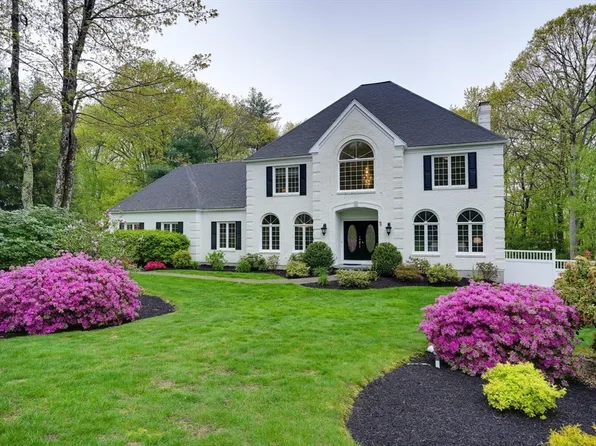 11 Wedgewood Dr, Hopkinton, MA 01748