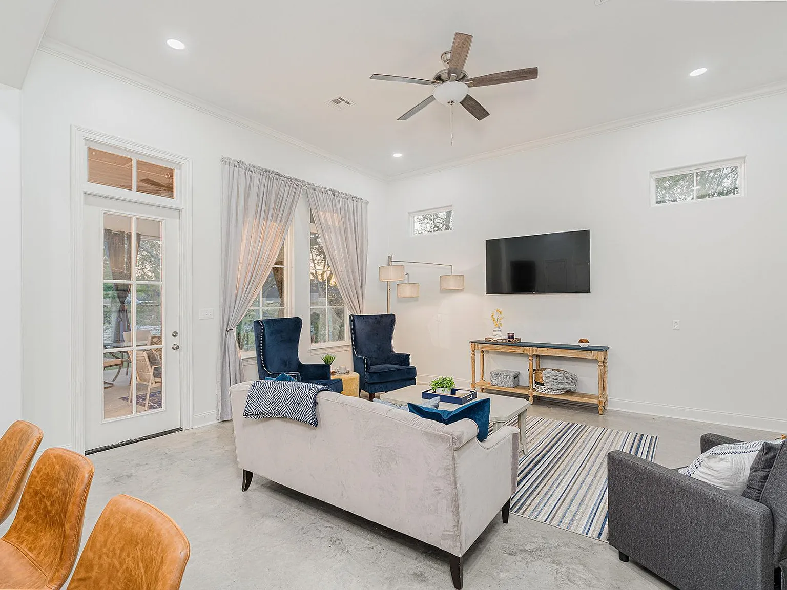 4 bed, 2017 sqft, $4,000 — Photo 4