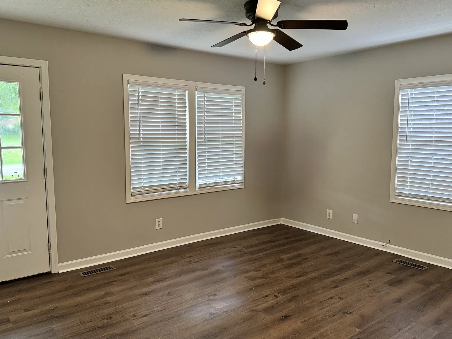 2 bed, 672 sqft, $1,300 — Photo 3