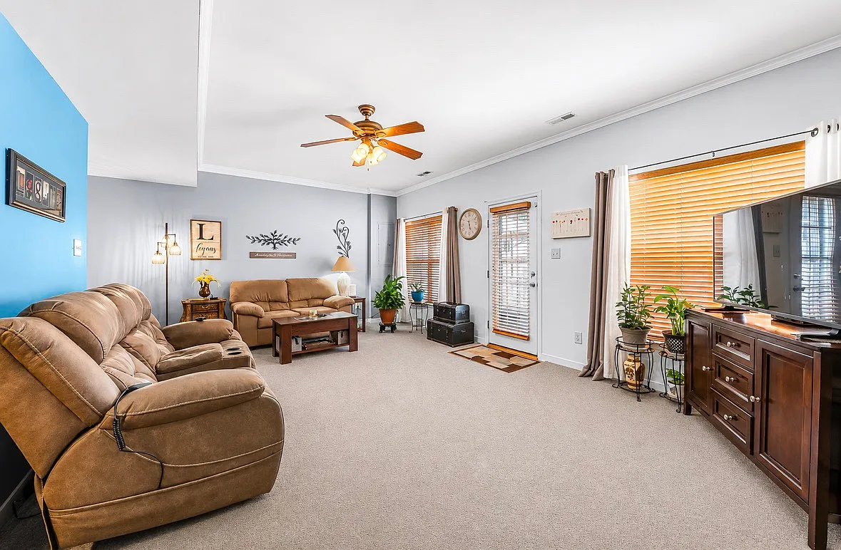 3 bed, 2.5 bath, 1584 sqft, $2,450 — Photo 3
