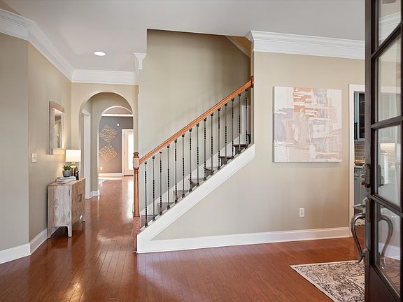 5th image of 3020 Kingston Cir N