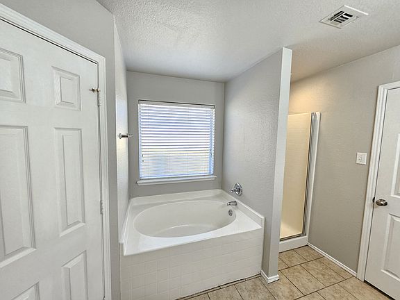 3rd image of 4506 Fox Meadows Ln