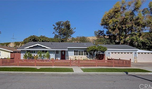 3rd image of 3233 W 183rd St