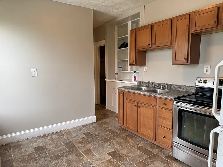 2012 Whitesboro St #2 — Photo 9