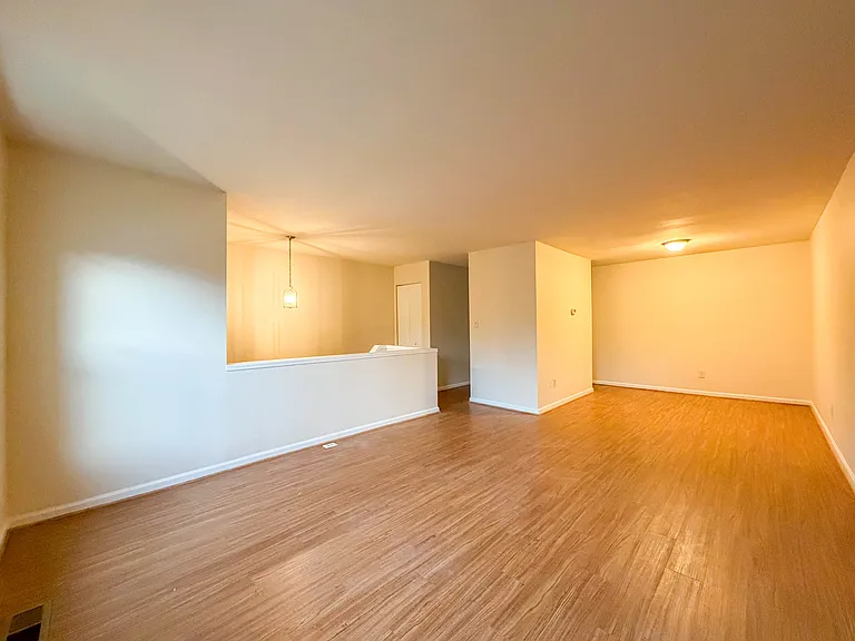 2407 Vineyard Ln — Photo 9