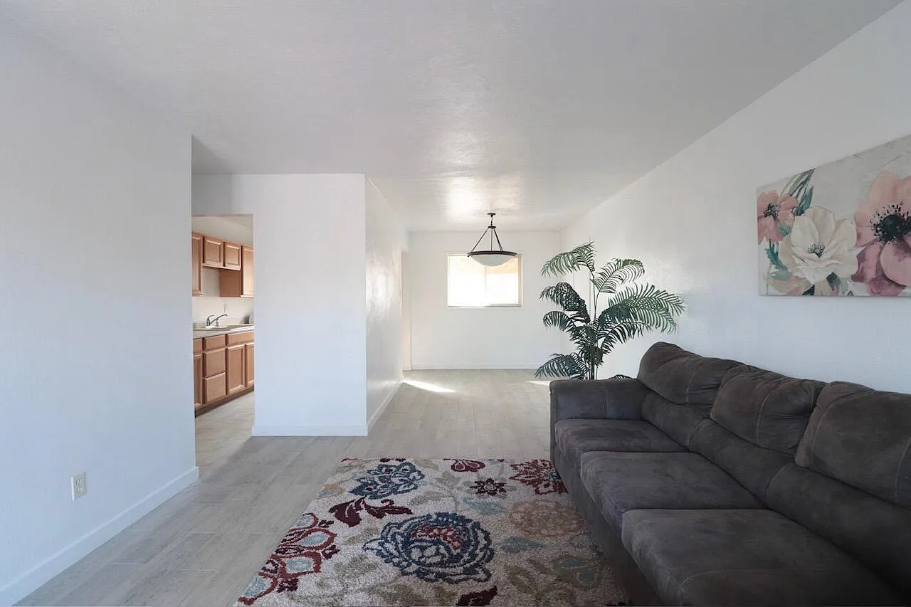3 bed, 1.0 bath, 924 sqft, $1,850 — Photo 3