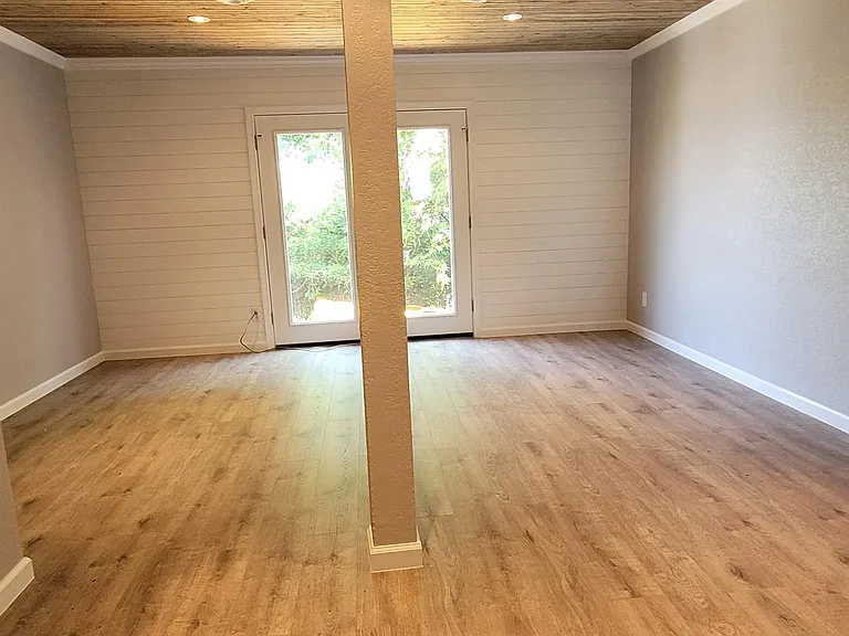 219 E 4th St #219 — Photo 9