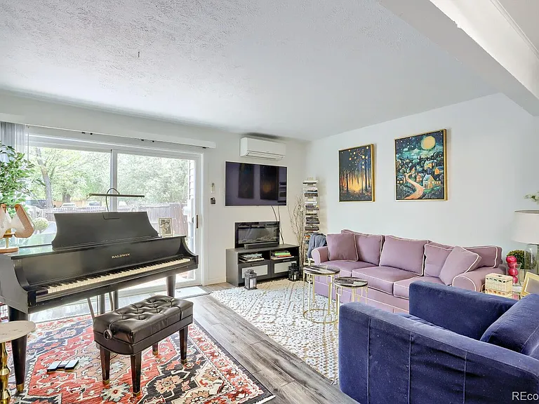 1190 Poplar Ave — Photo 3