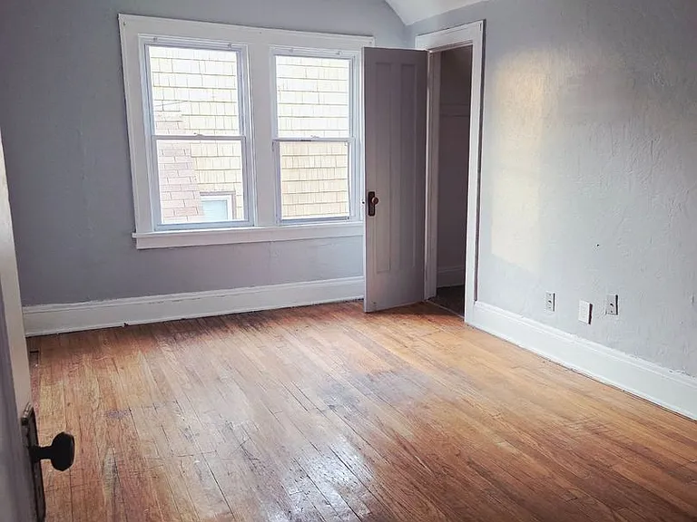 18101 Schenely Ave — Photo 5