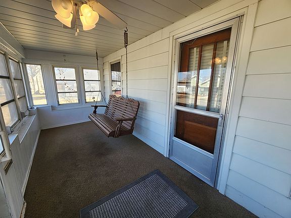 3rd image of 1050 Walnut St