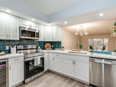 700 SW 128th Ave APT 308C, Pembroke Pines, FL, 33027