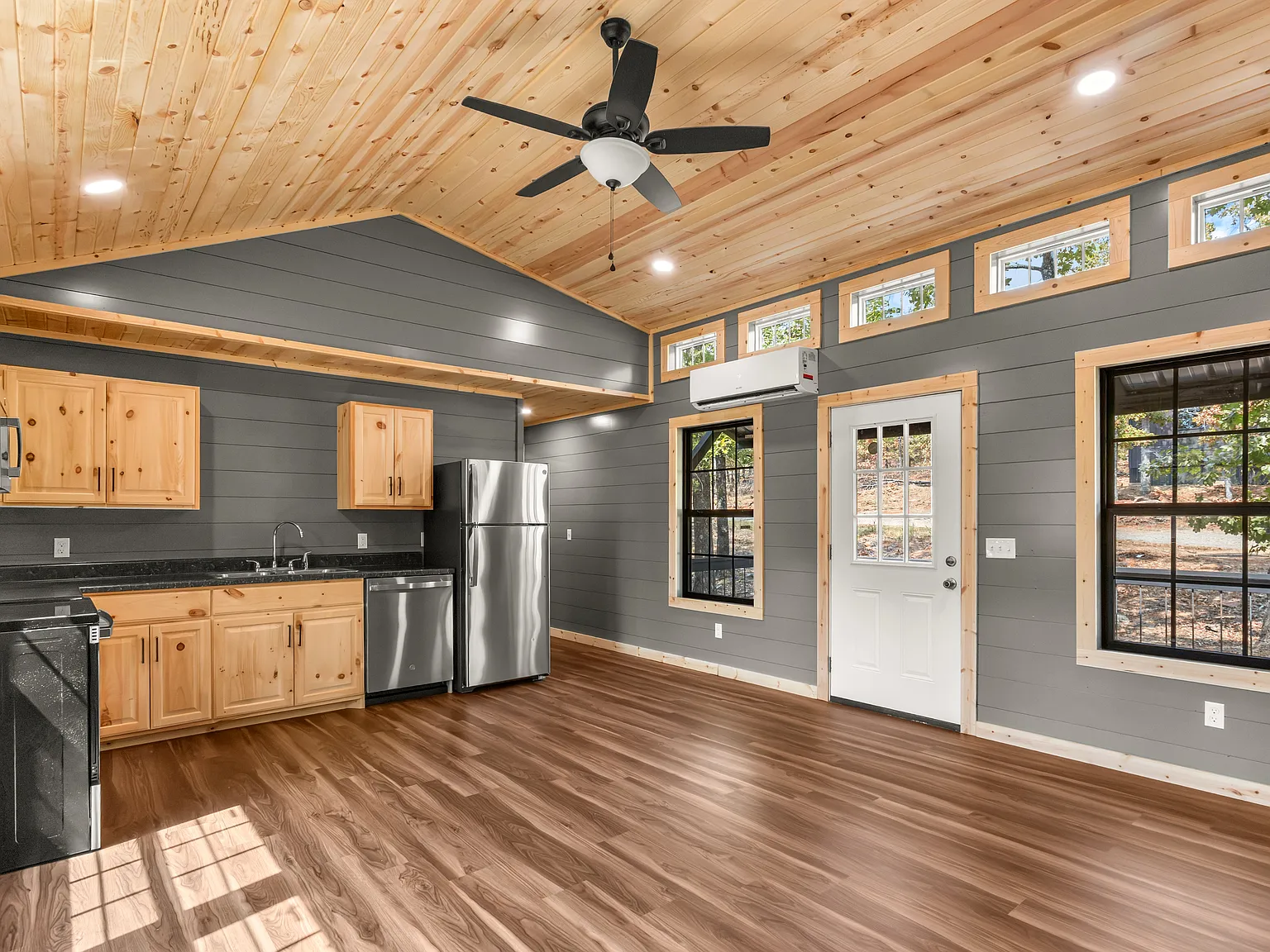 2 bed, 1.5 bath, 850 sqft, $1,400 — Photo 3