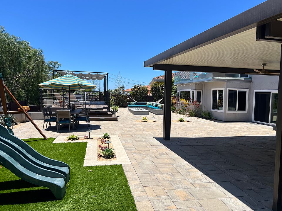 Massive entertainer''s yard