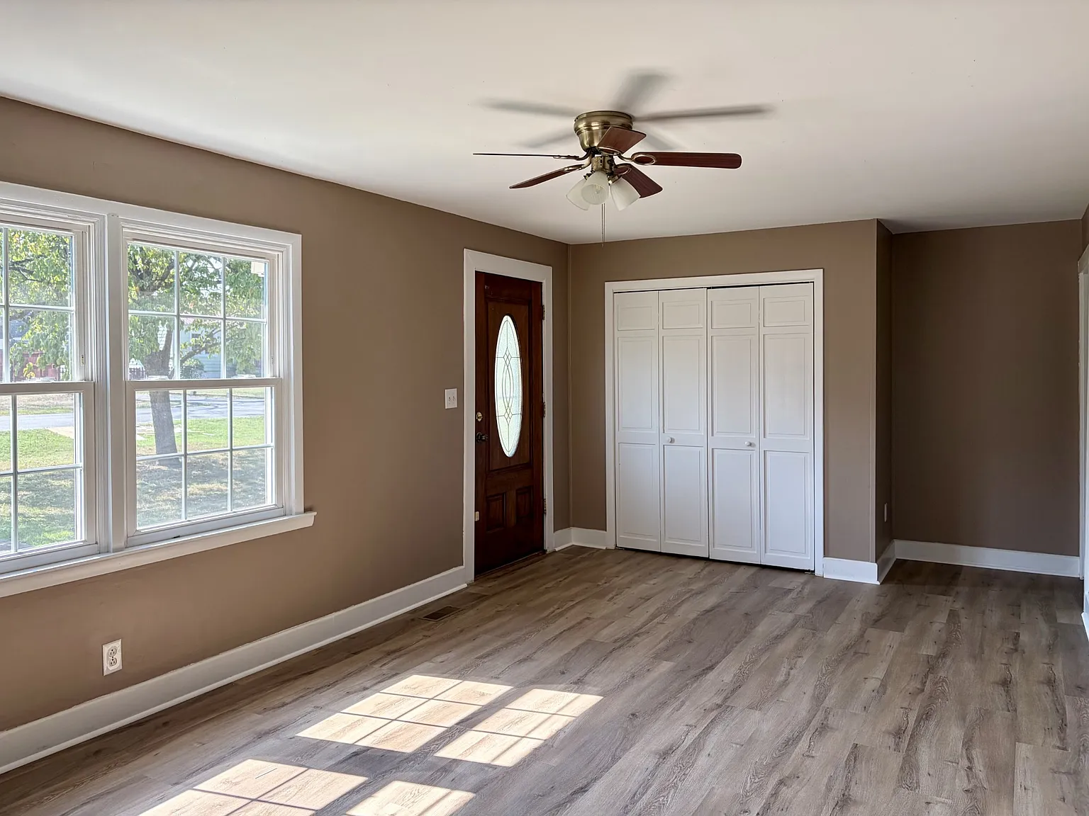 3 bed, 1.0 bath, 1020 sqft, $1,395 — Photo 2