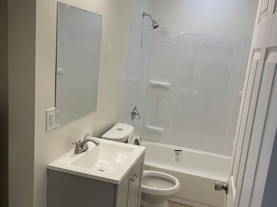 1st image of 121 Glenn Pl