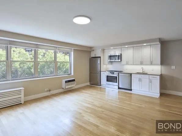 318 Greenwich Street image 1 of 7