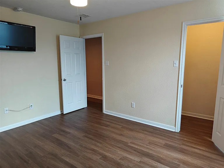 7915 Moss Springs Ct — Photo 41