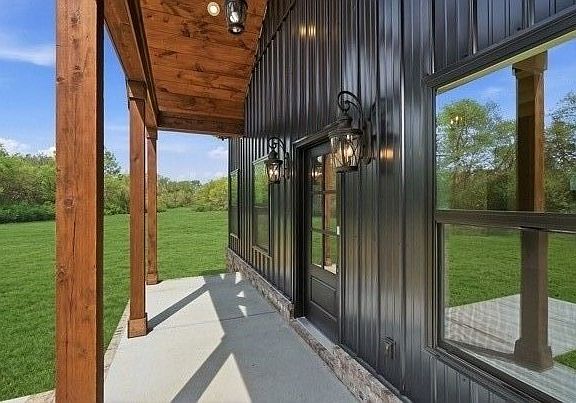 4th image of 110 Roddy Rd