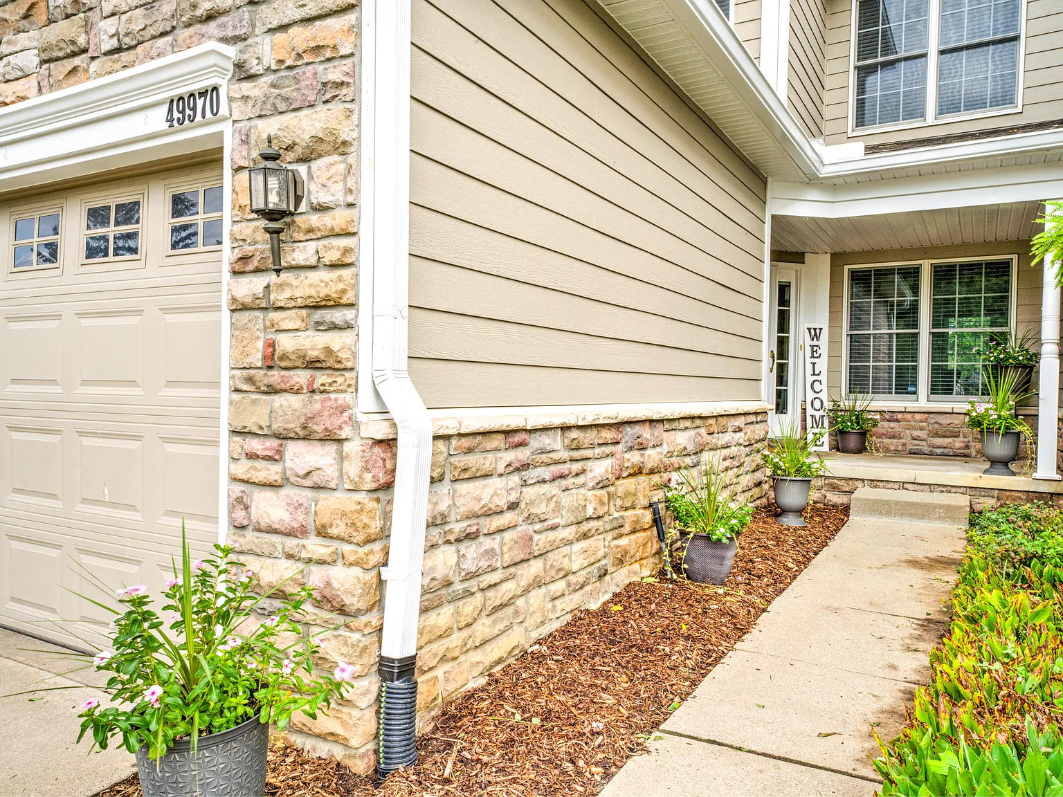 3 bed, 2.5 bath, 2385 sqft, $3,300 — Photo 4