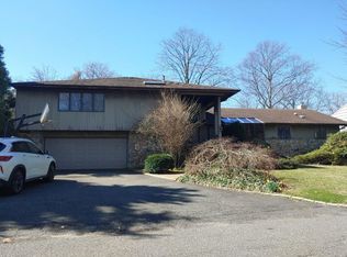 41 Willow Rd, Woodmere, NY 11598