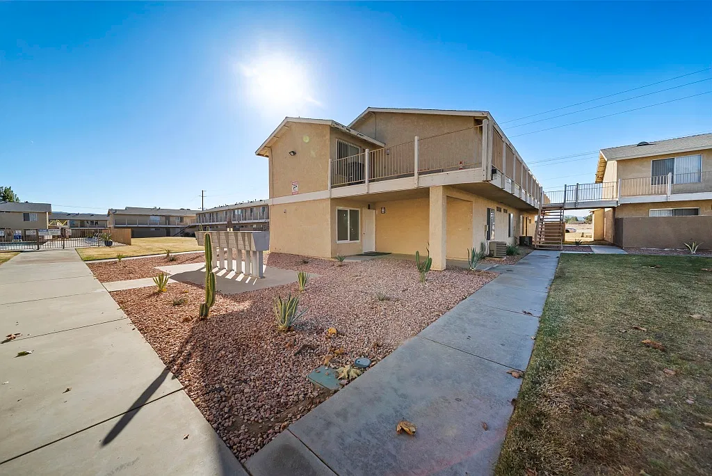 Hesperia Regency — Photo 3