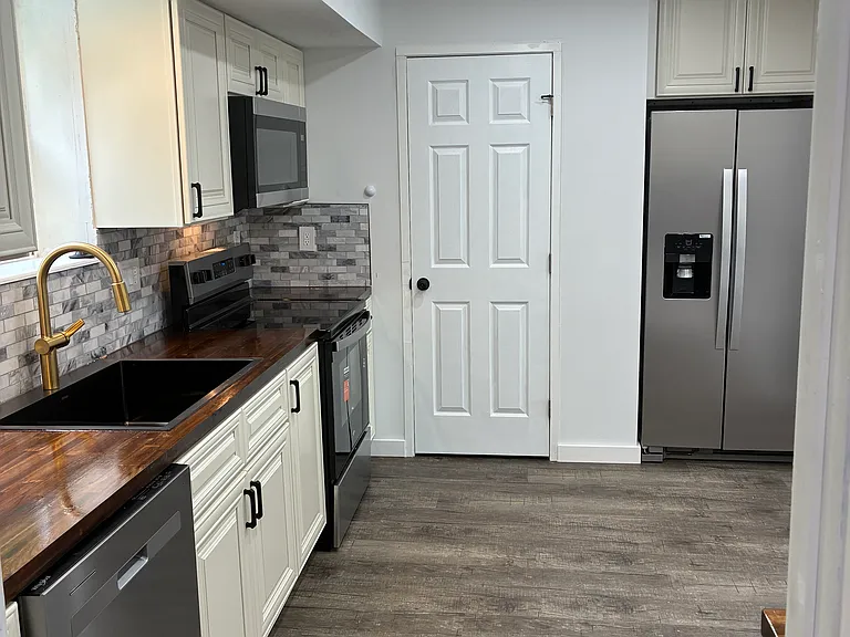 223 N Harmony St — Photo 5