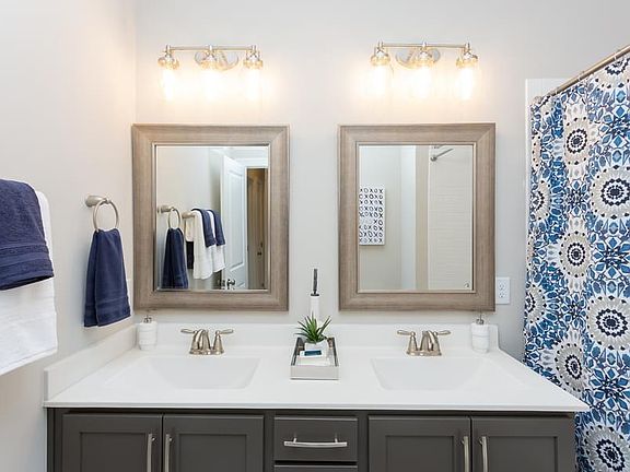 3rd image of 5101 Kings Pinnacle Dr