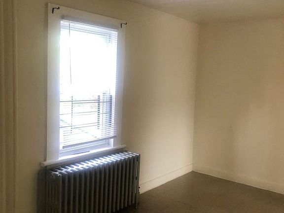 4th image of 450 Franklin Ave APT 1
