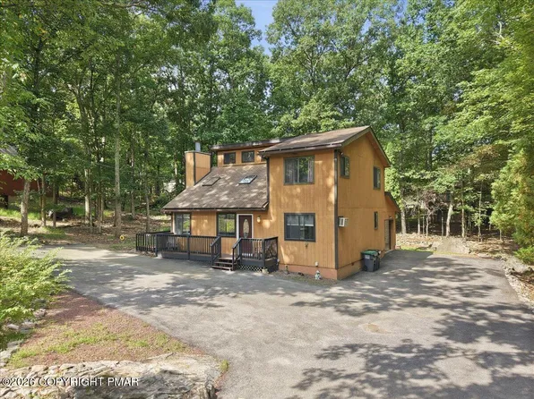 2318 Burntwood Dr, East Stroudsburg, PA 18301